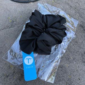 NEW WITH TAGS Women's Black Premium Soft Scrunchie